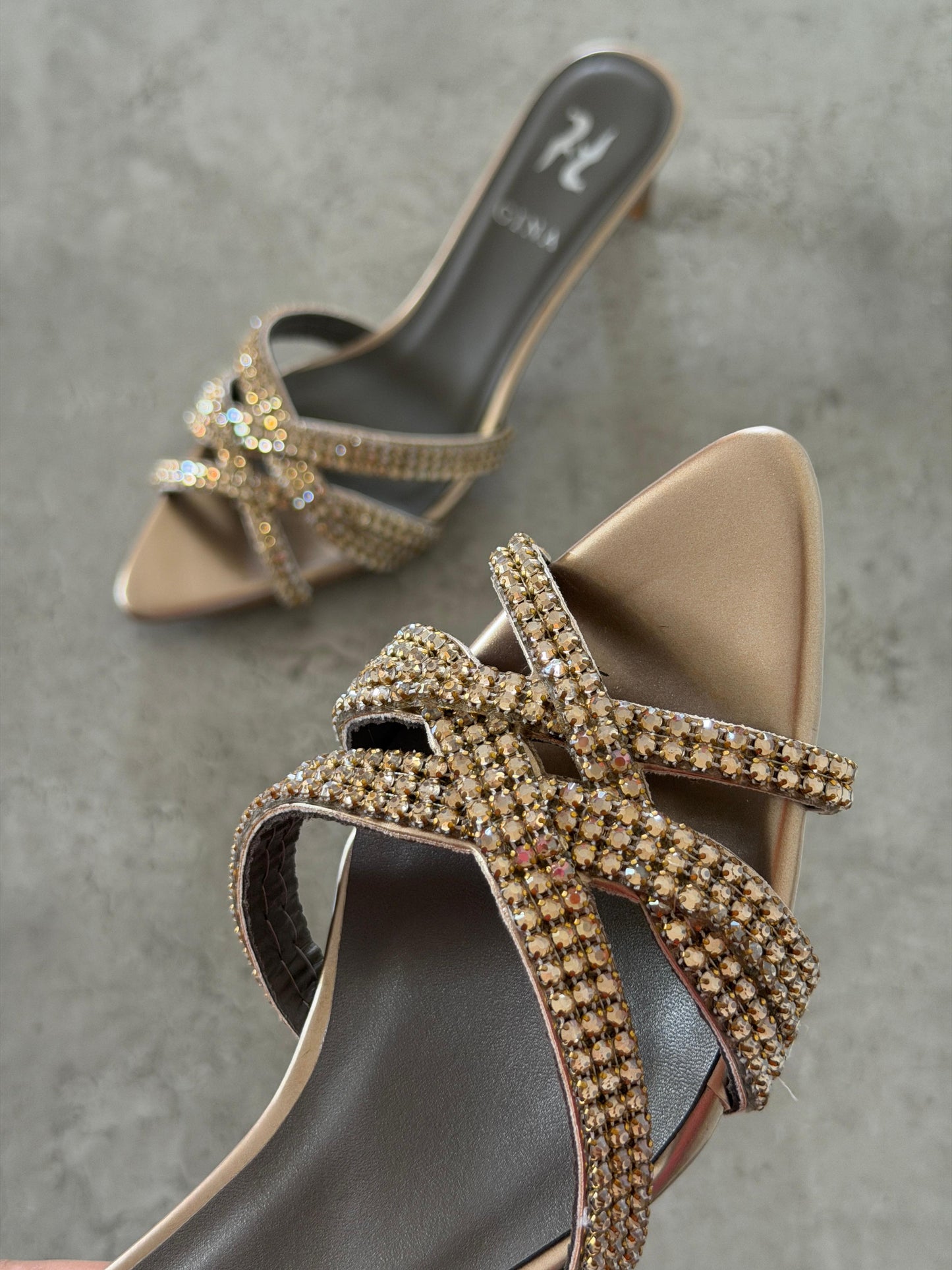 GINA TAYLOR Quartz Chic