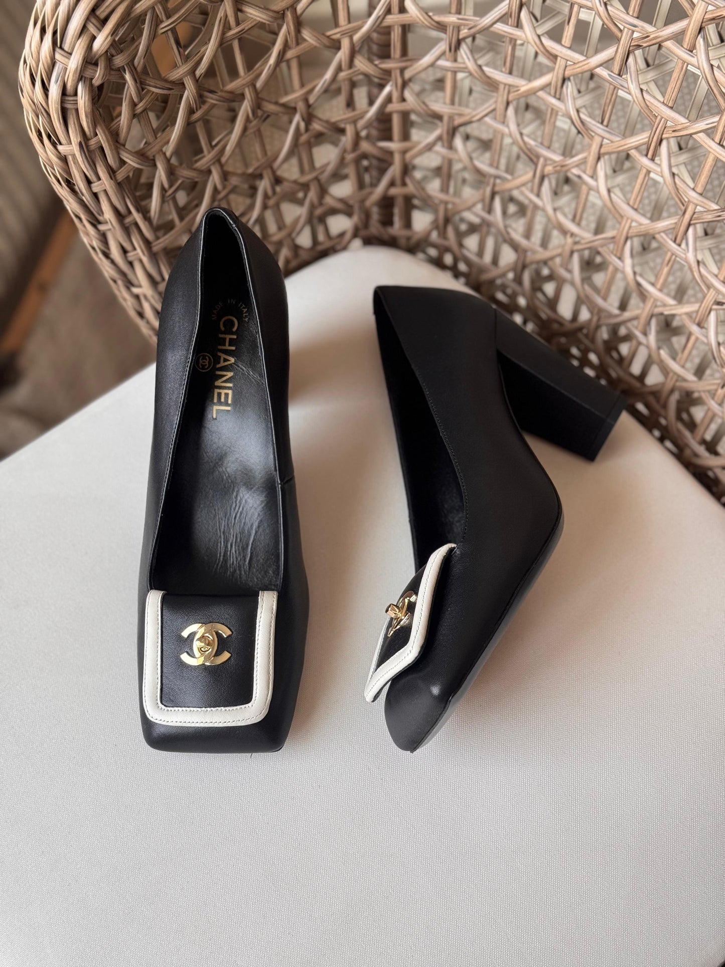 CHANEL Pumps Lambskin