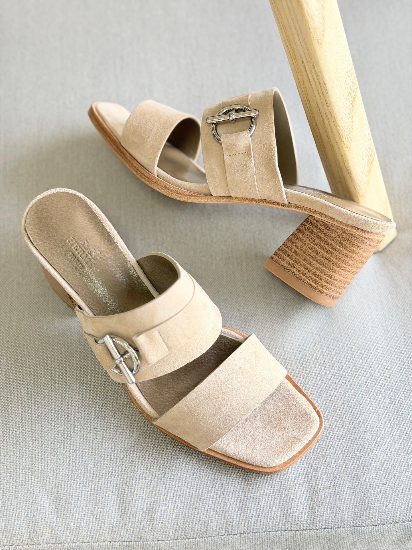 Hermes Kute 60 sandal suede