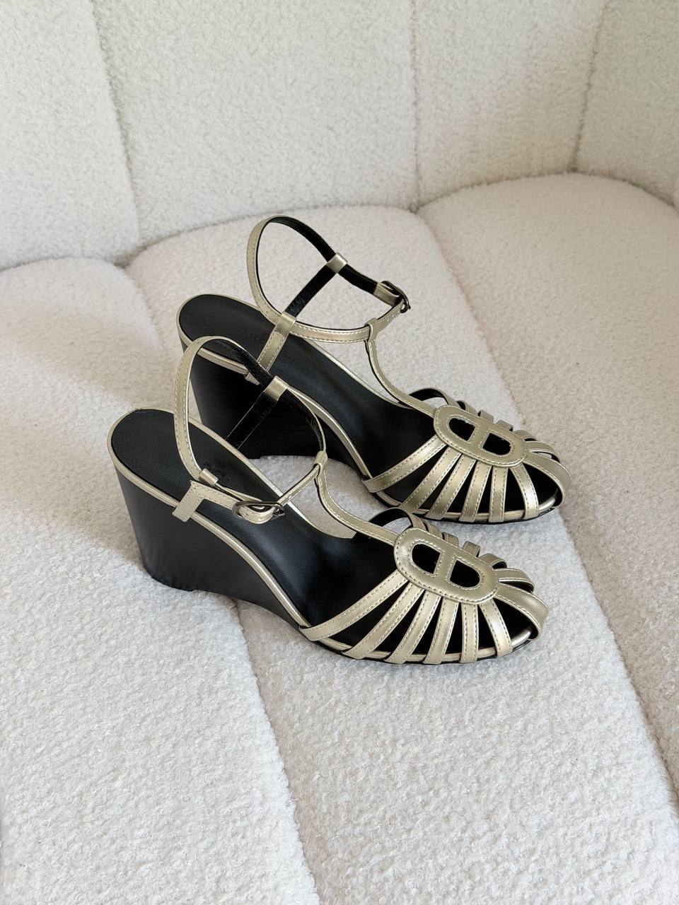Hermès Noa 95 sandals featuring a wedge heel and the signature