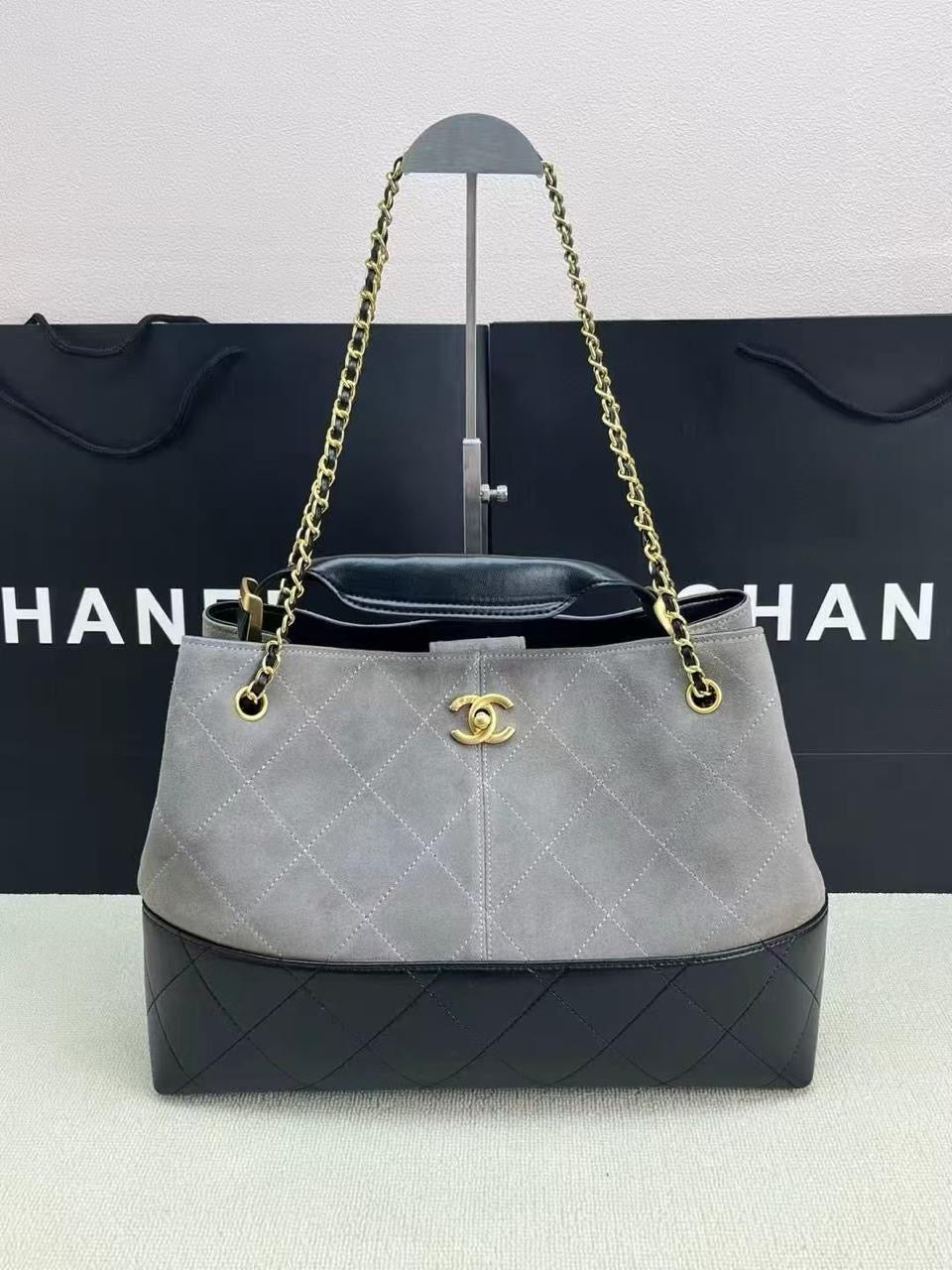 Chanel bag tote