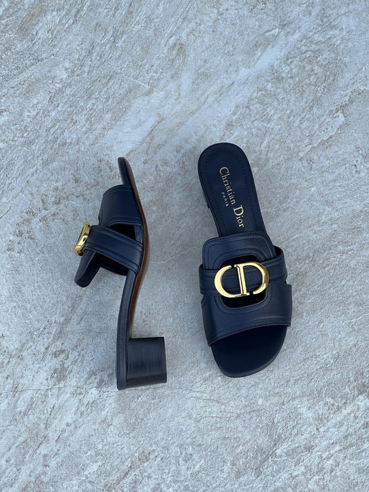 Dior Montaigne Slides