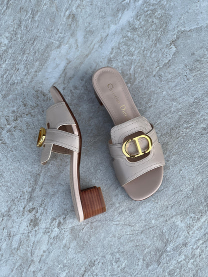 Dior Montaigne Slides