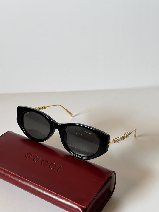 Gucci Cat-eye frame sunglasses