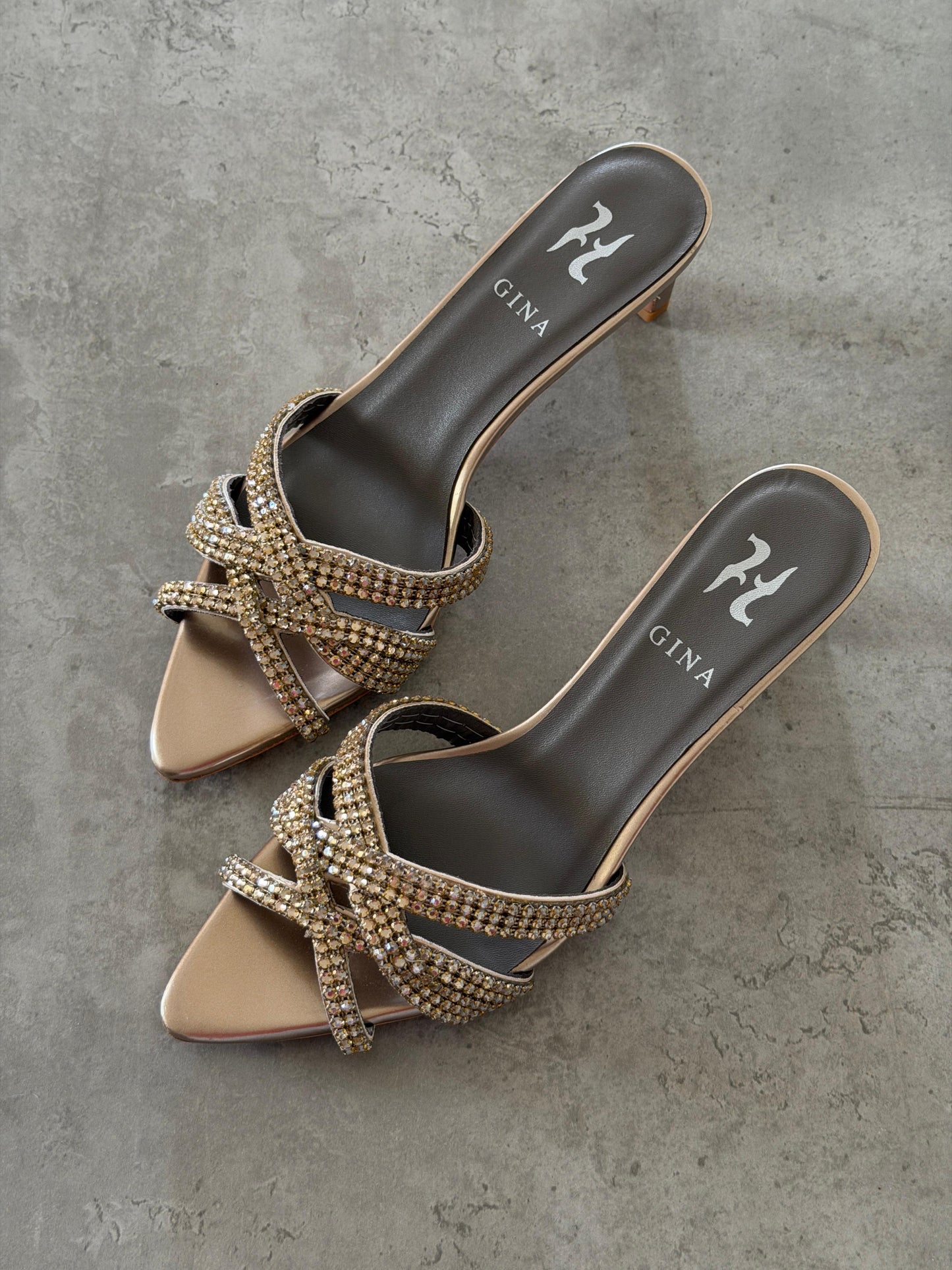 GINA  TAYLOR Quartz Chic