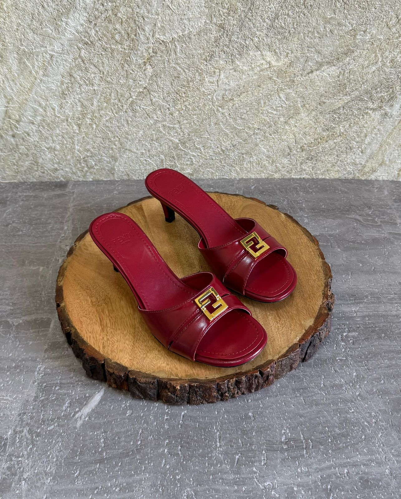 FENDI FFold 55mm logo-plaque Leather Sandals