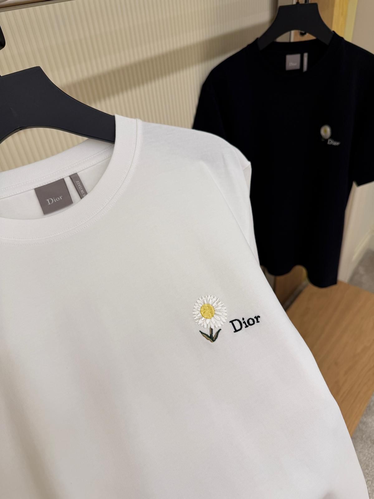 Dior T-Shirt With Daisy Embroidery