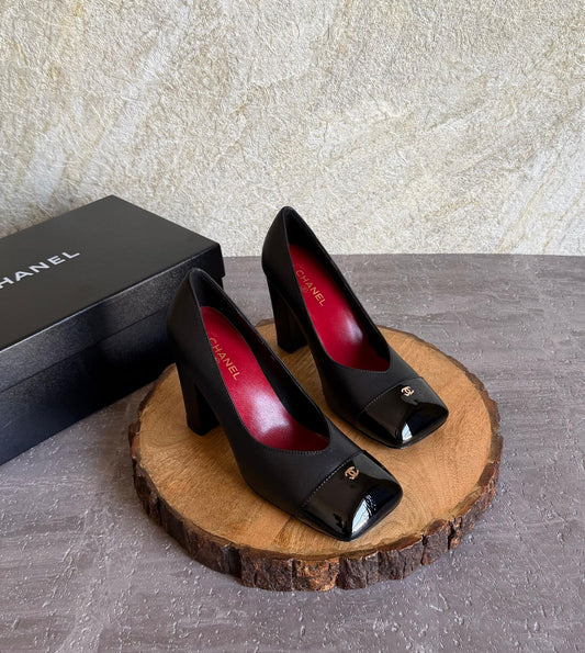 Chanel Pumps - Lambskin & patent calfskin