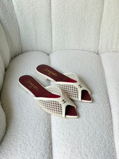 CHANEL Sandals in Mixed Fibers Cotton & Lambskin