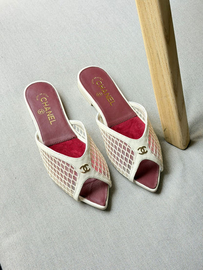 CHANEL Sandals in Mixed Fibers Cotton & Lambskin