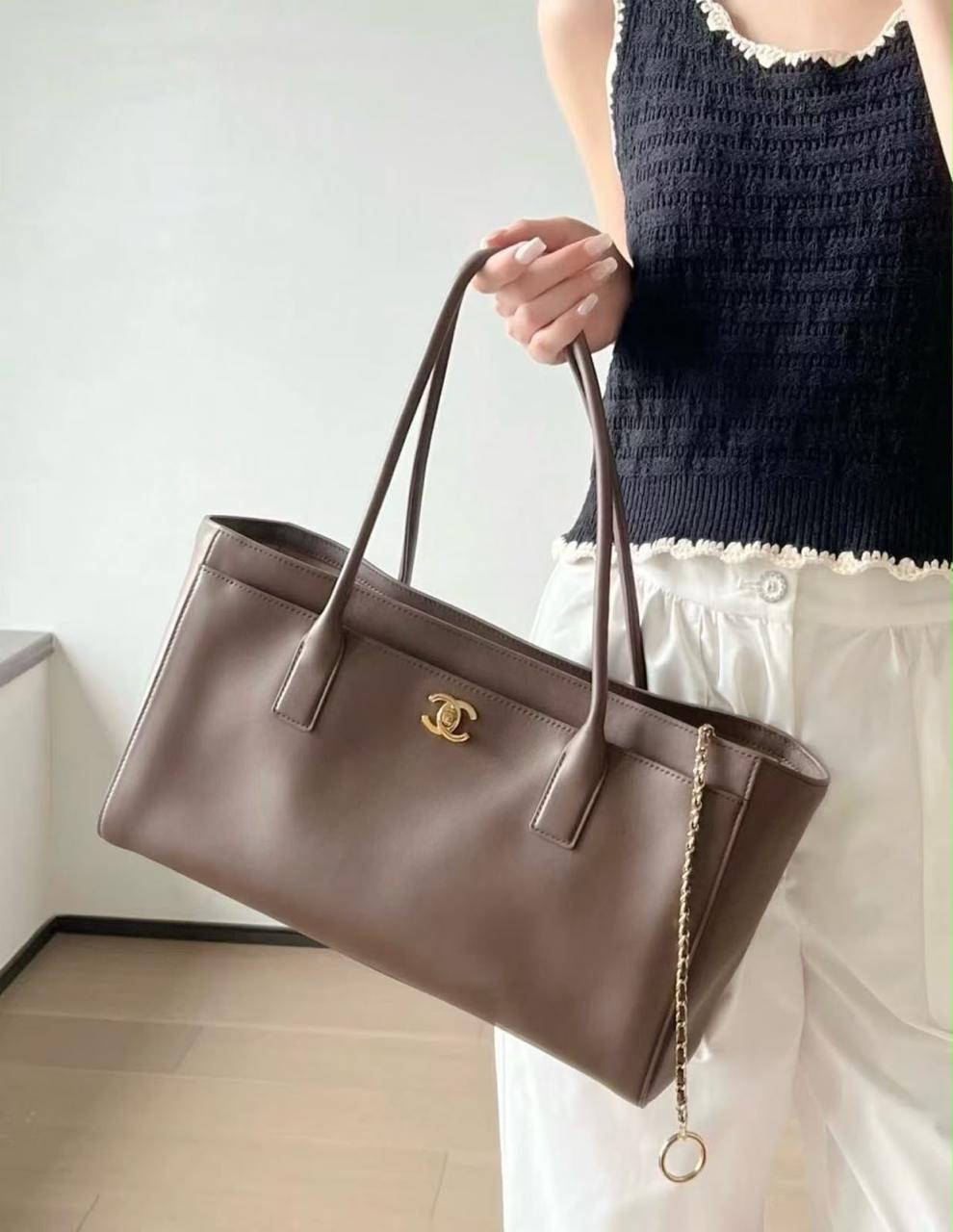 Chanel bag tote
