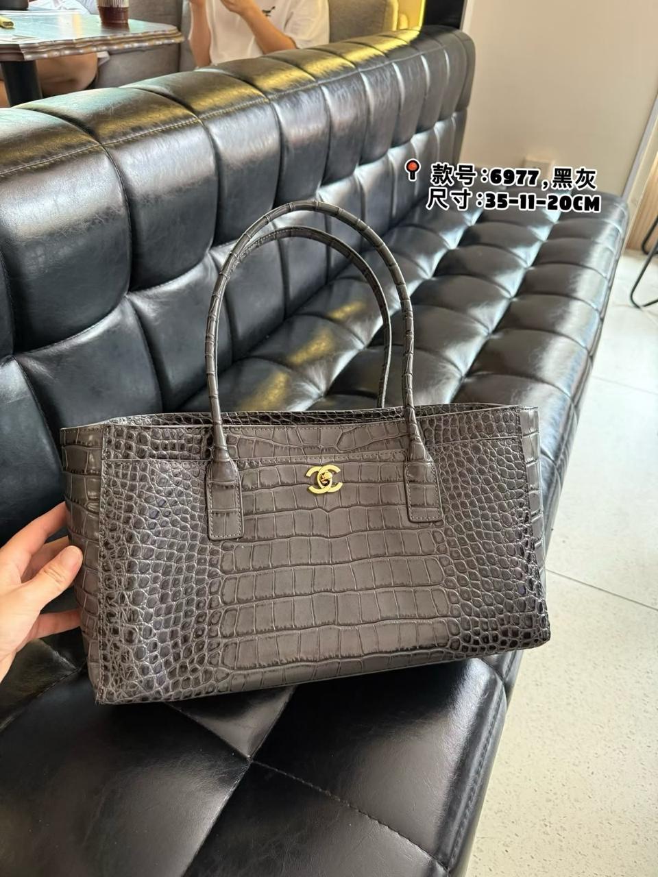 Chanel bag tote